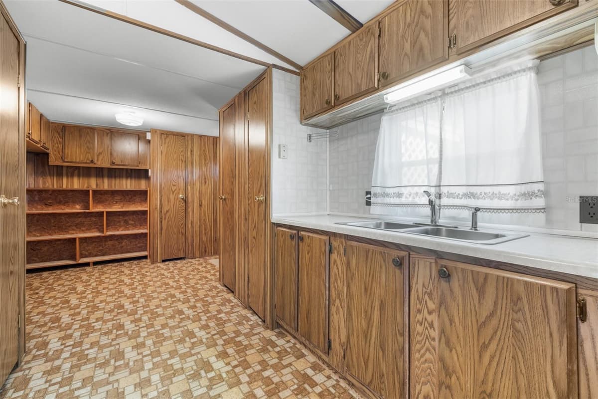 4605 THOMPSON ROAD — photo 31 of 91