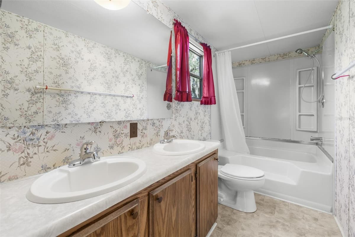 4605 THOMPSON ROAD — photo 34 of 91