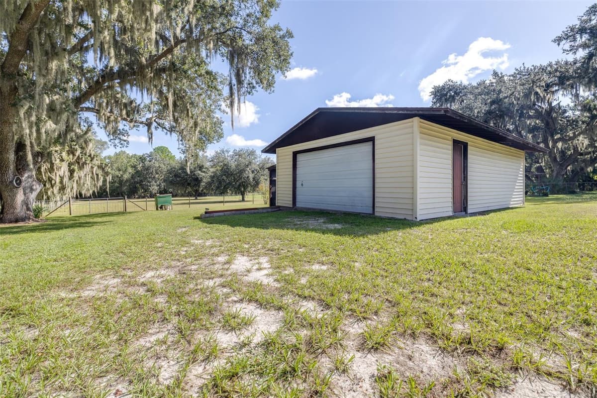4605 THOMPSON ROAD — photo 49 of 91