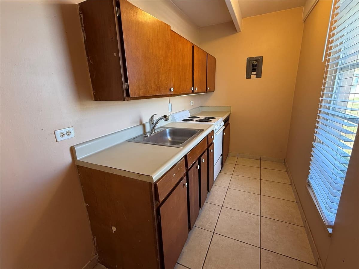 3911 CLUB CIRCLE — photo 8 of 30