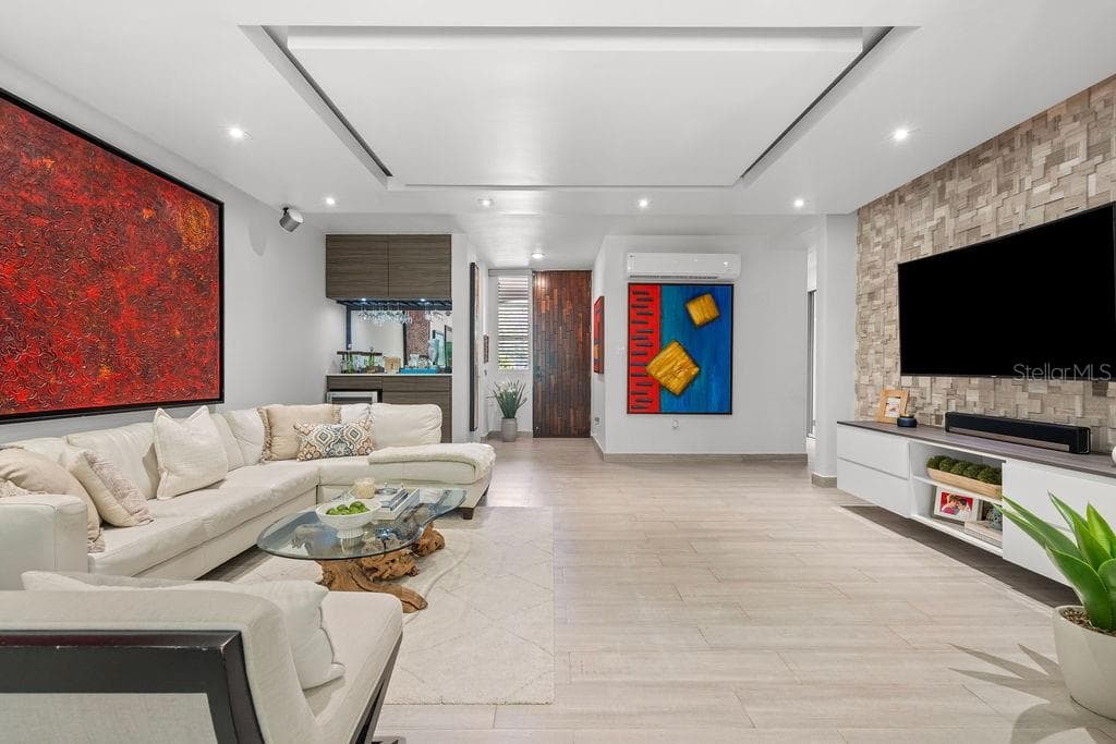 693 PR — photo 5 of 17