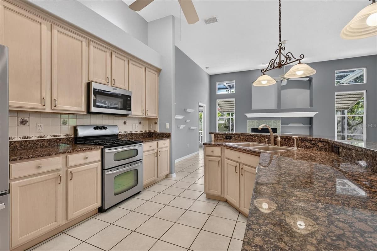 1809 LONGVIEW LANE — photo 16 of 68