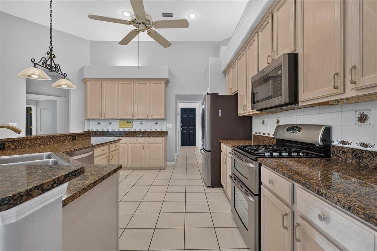 1809 LONGVIEW LANE — photo 13 of 68