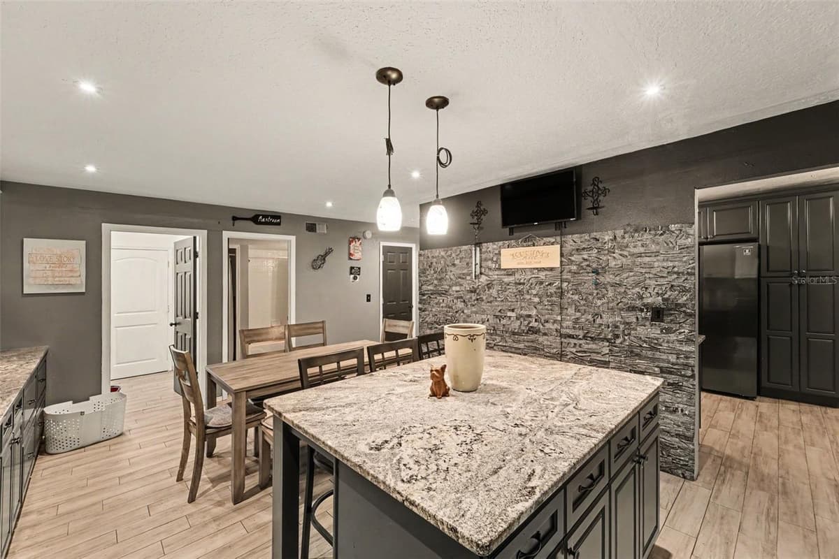 2405 ABALONE BOULEVARD — photo 8 of 27