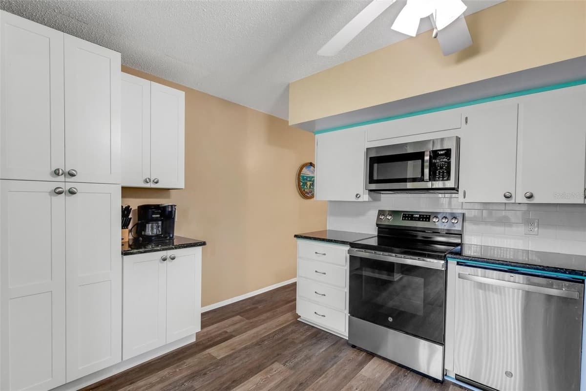 2401 ECUADORIAN WAY — photo 18 of 56