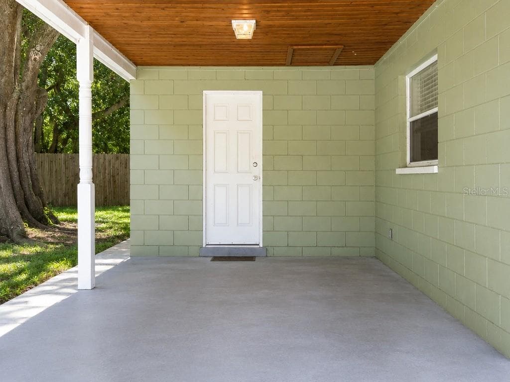516 TANGLEWOOD DRIVE — photo 2 of 15