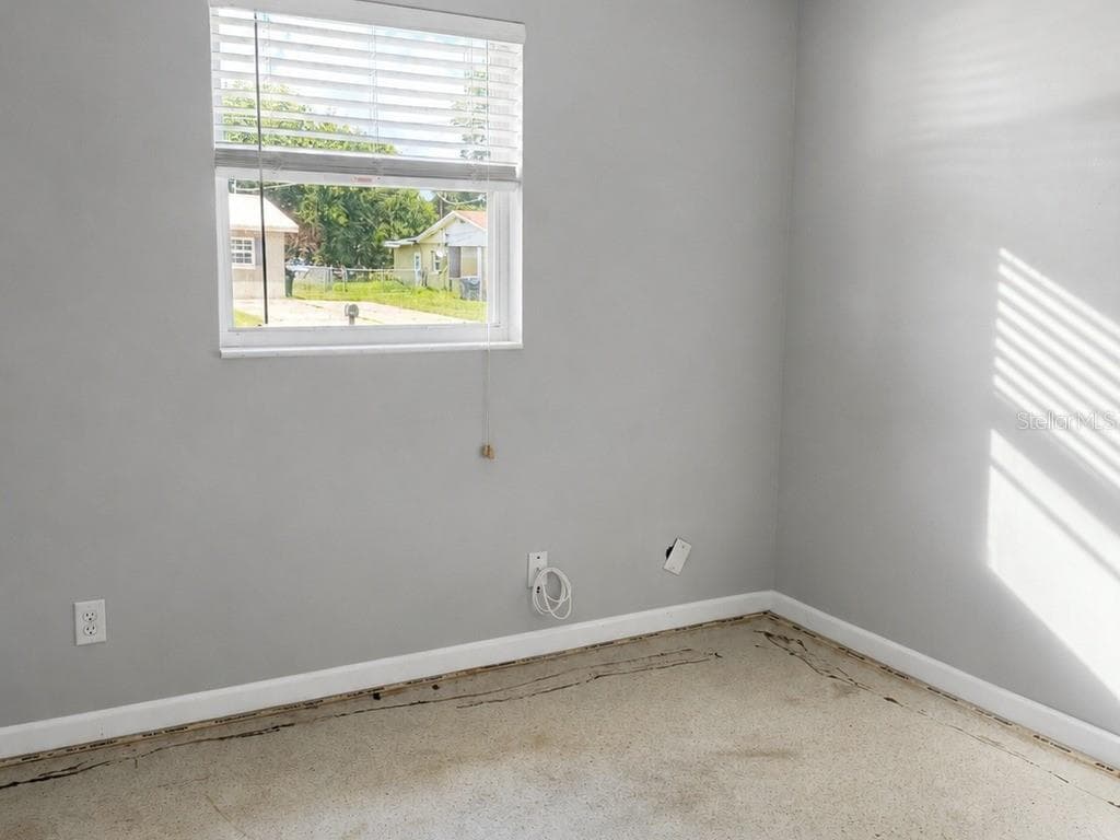 516 TANGLEWOOD DRIVE — photo 11 of 15
