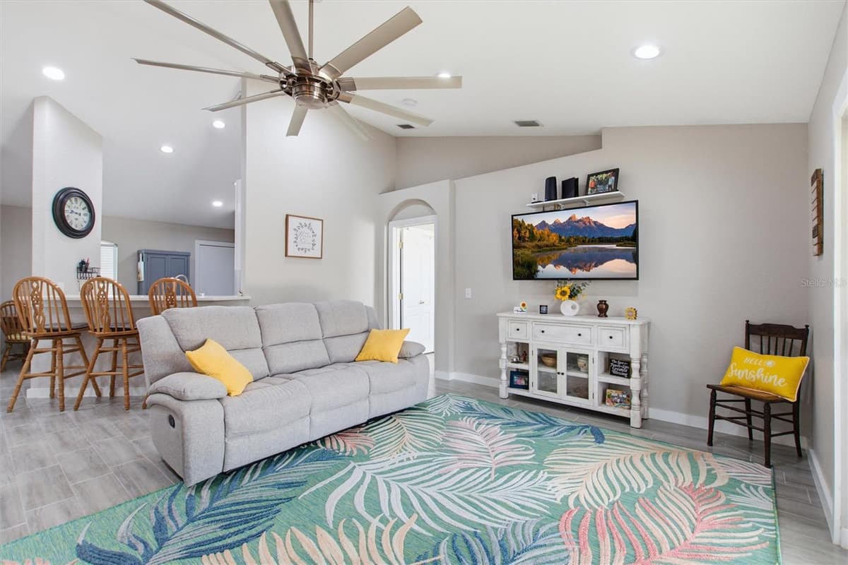 8279 WESTMONT TERRACE DRIVE — photo 18 of 48