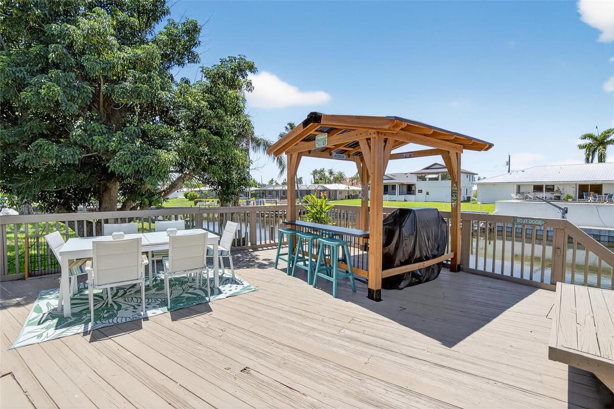 5016 MANGROVE POINT ROAD — photo 34 of 44
