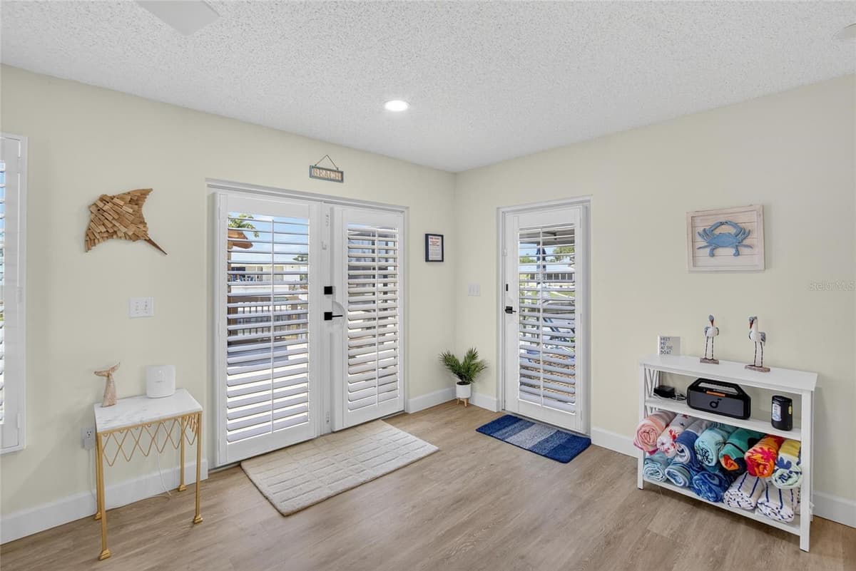 5016 MANGROVE POINT ROAD — photo 16 of 44