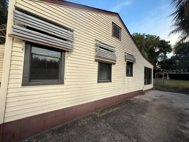 1607 CENTER STREET — photo 2 of 6