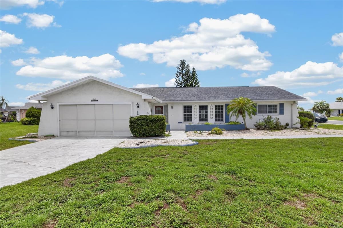 1743 COCO PALM CIRCLE — photo 2 of 39