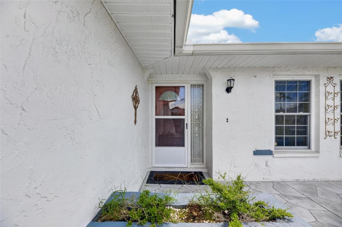 1743 COCO PALM CIRCLE — photo 4 of 39