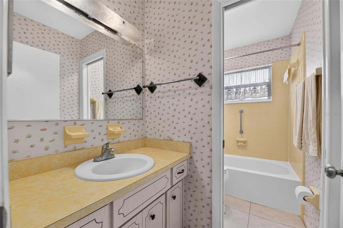 1743 COCO PALM CIRCLE — photo 15 of 39