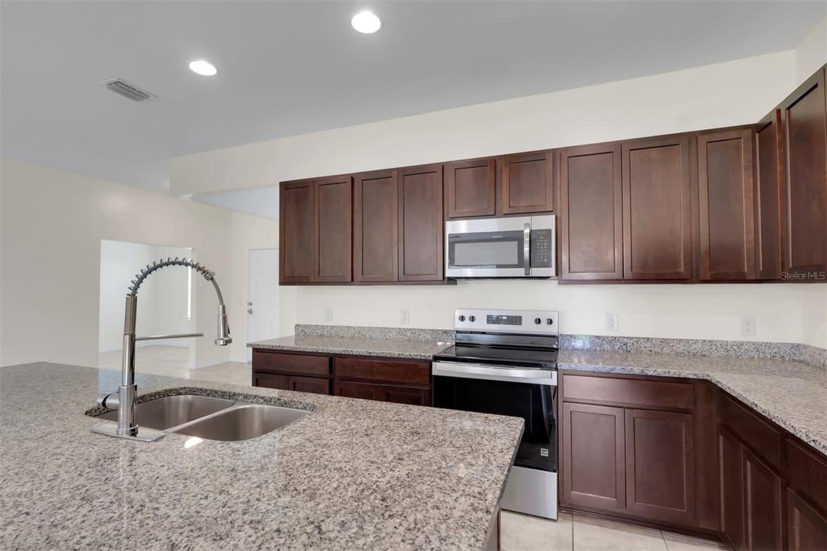 25108 PALISADE ROAD — photo 5 of 27