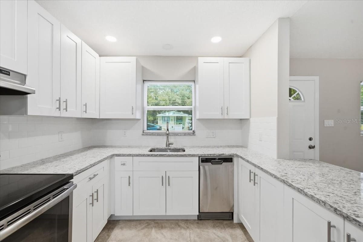 1528 MADISON AVENUE — photo 9 of 39