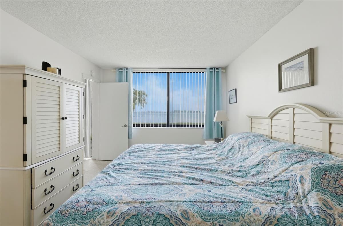 5729 PUERTA DEL SOL BOULEVARD — photo 10 of 31