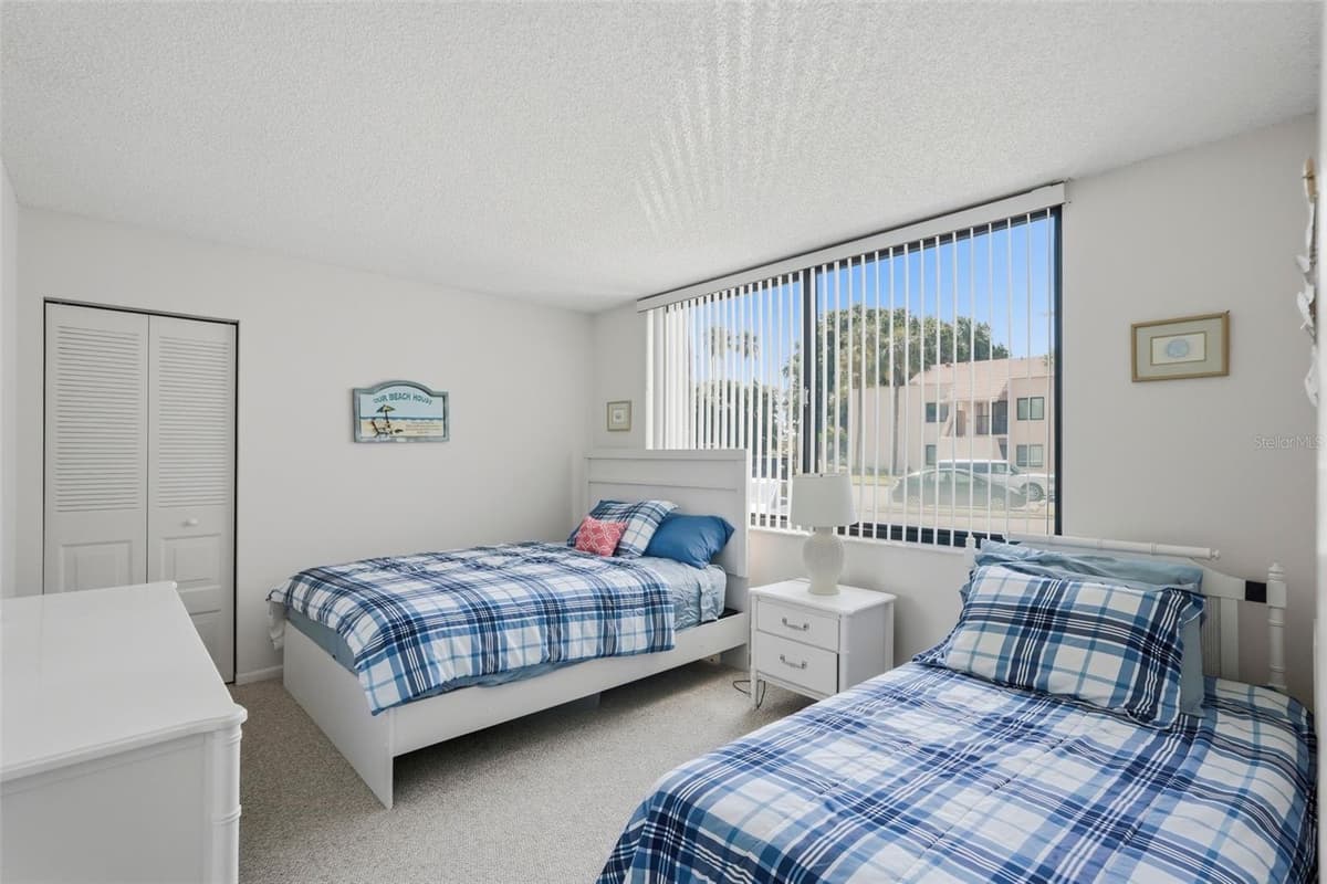 5729 PUERTA DEL SOL BOULEVARD — photo 15 of 31