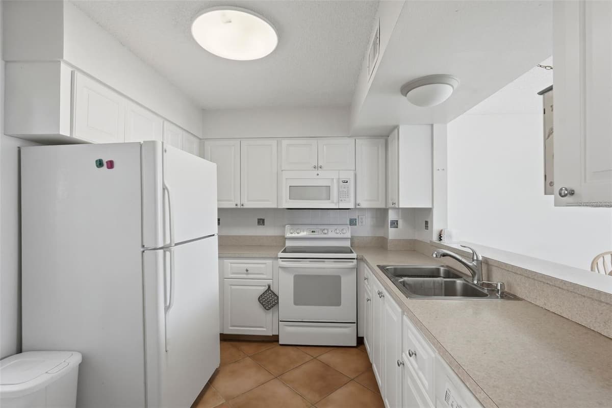 5729 PUERTA DEL SOL BOULEVARD — photo 4 of 31