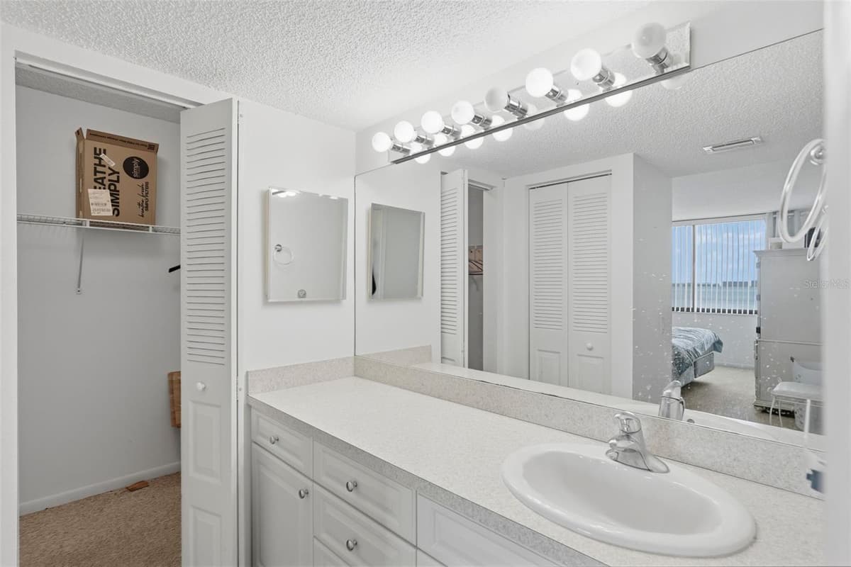 5729 PUERTA DEL SOL BOULEVARD — photo 13 of 31