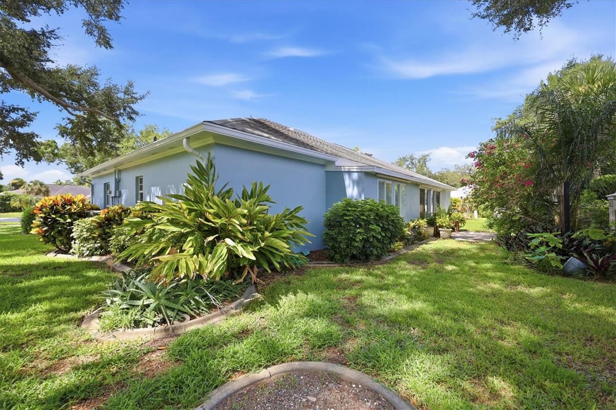 8 BERMUDA CIRCLE — photo 33 of 65