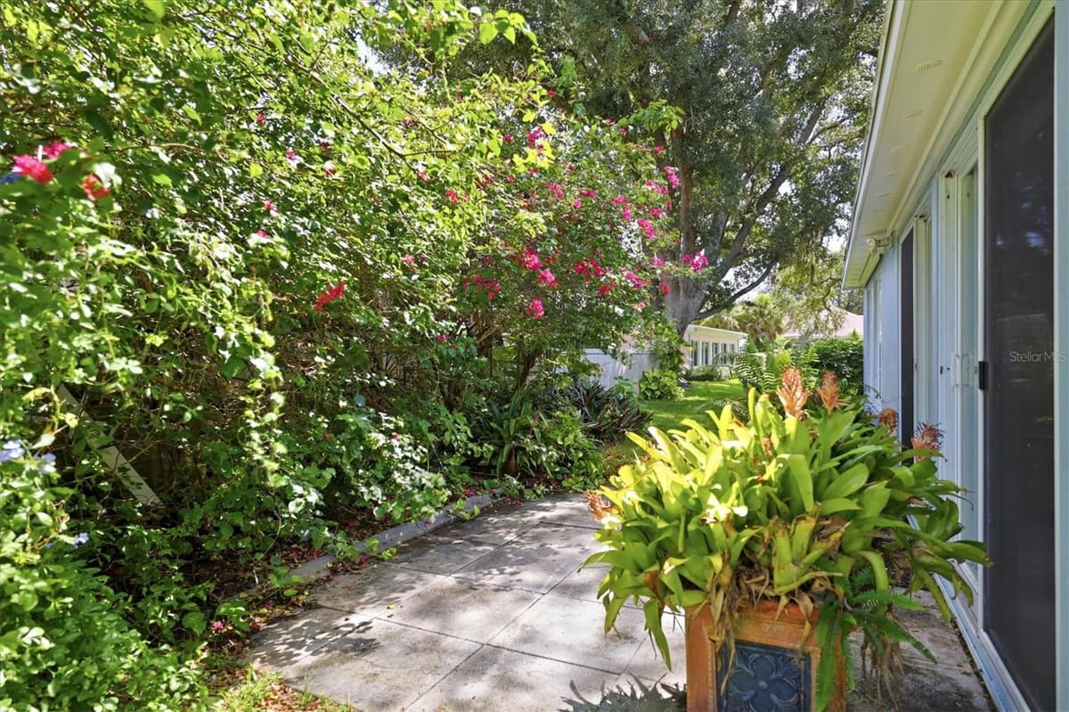 8 BERMUDA CIRCLE — photo 30 of 65