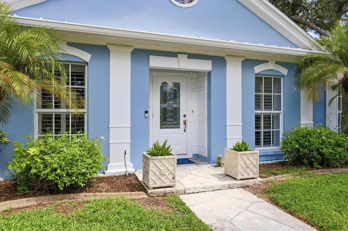 8 BERMUDA CIRCLE — photo 3 of 65