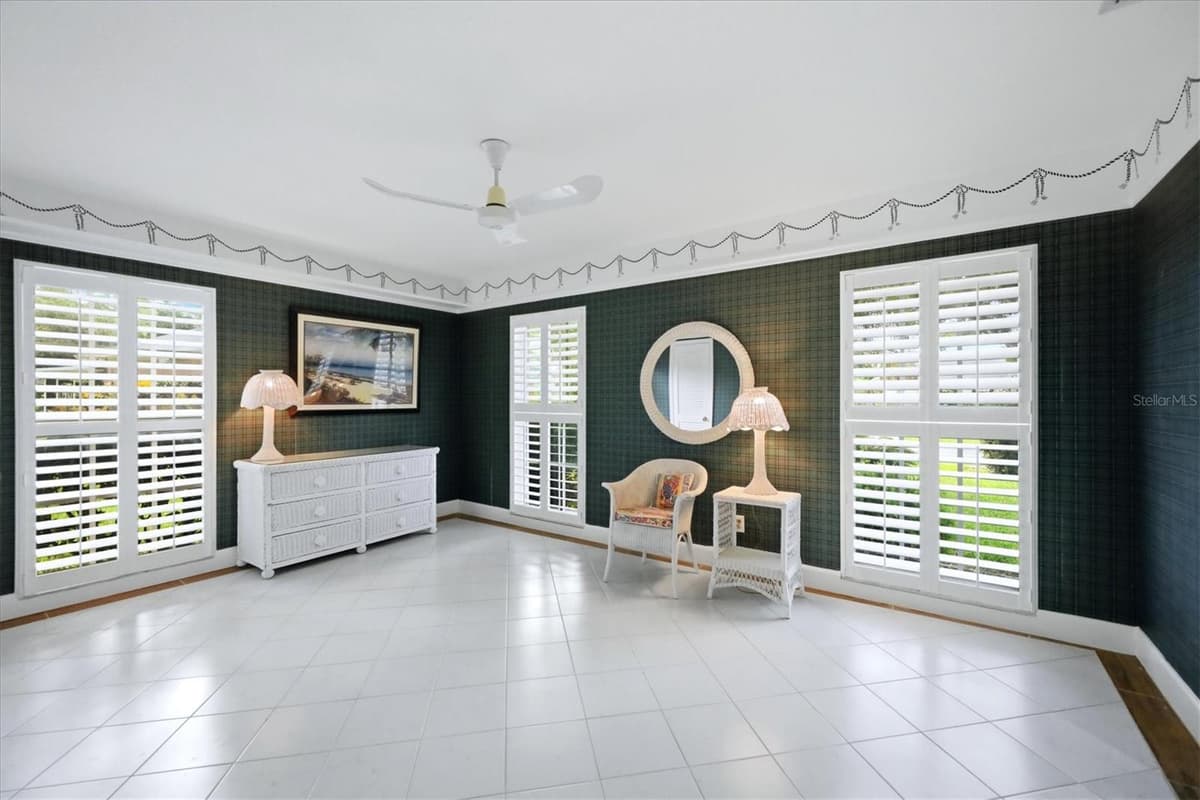 8 BERMUDA CIRCLE — photo 22 of 65
