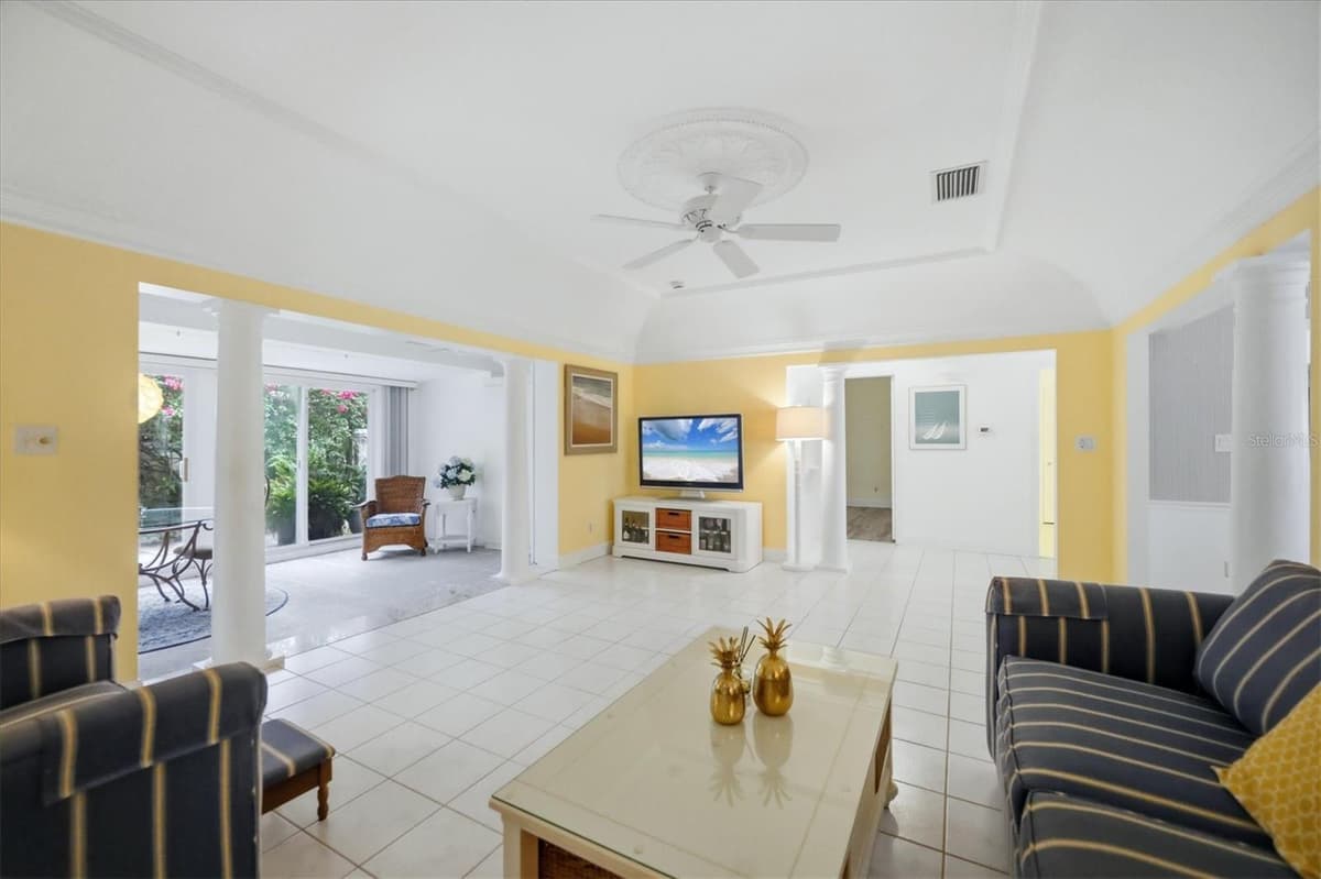 8 BERMUDA CIRCLE — photo 5 of 65