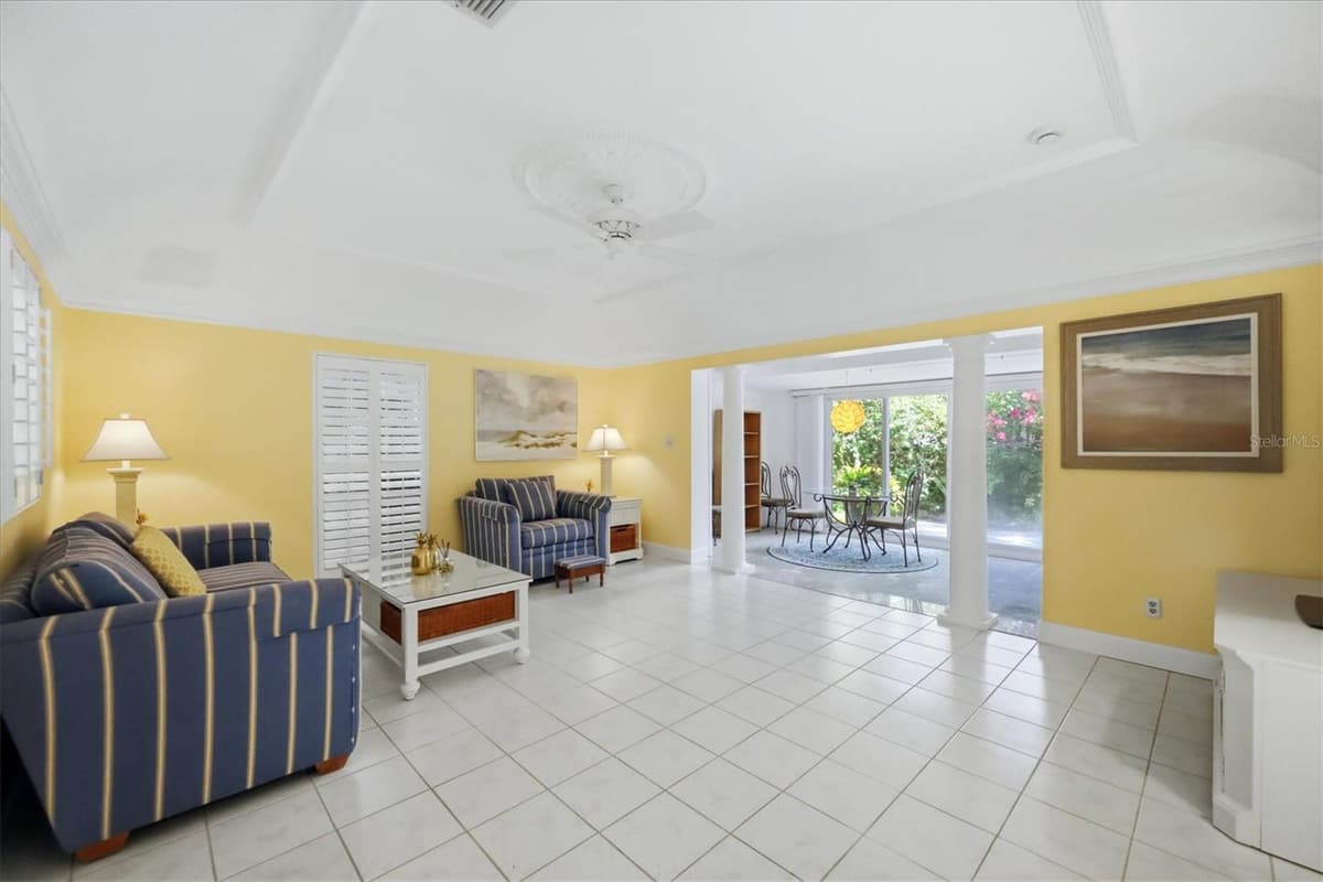 8 BERMUDA CIRCLE — photo 4 of 65