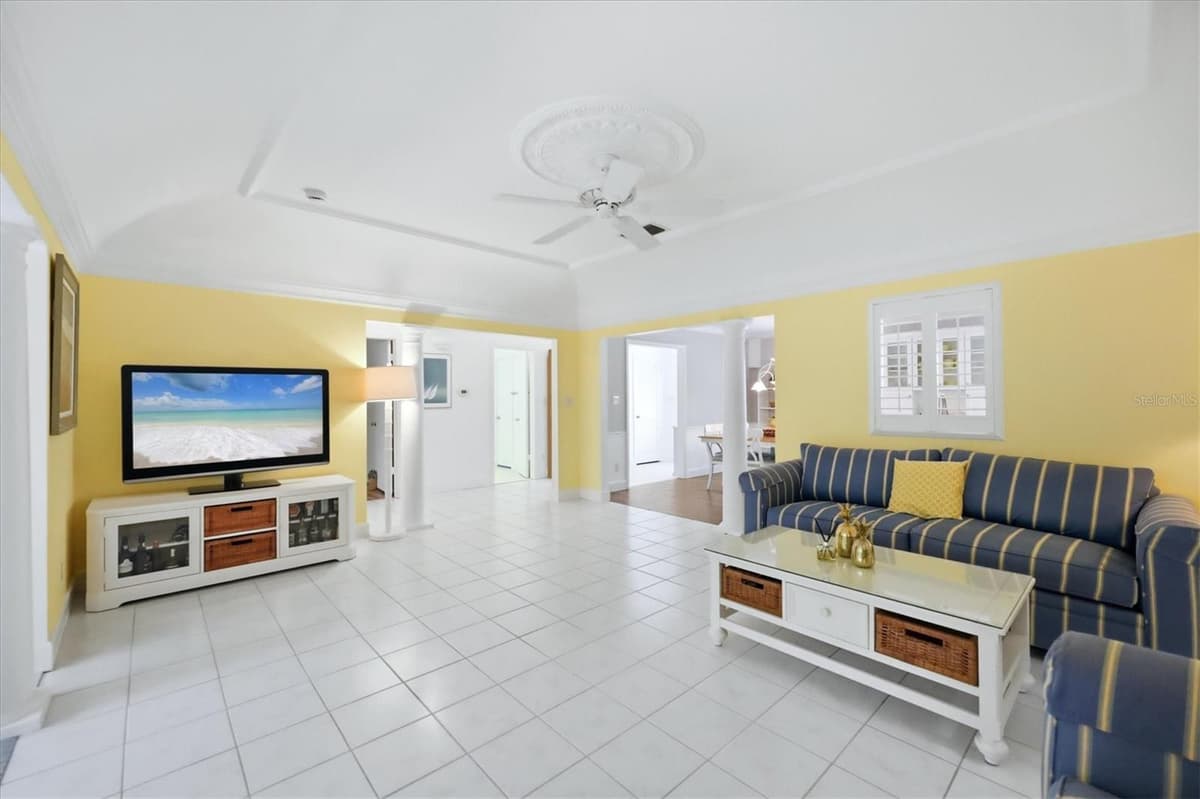 8 BERMUDA CIRCLE — photo 6 of 65