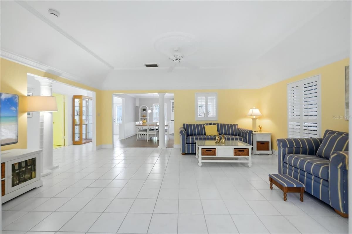 8 BERMUDA CIRCLE — photo 7 of 65