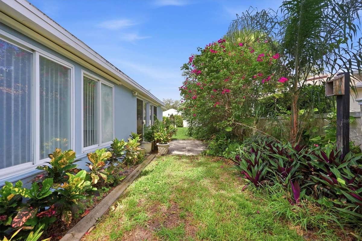 8 BERMUDA CIRCLE — photo 31 of 65