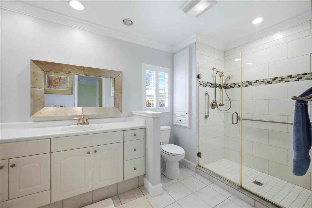 8 BERMUDA CIRCLE — photo 19 of 65