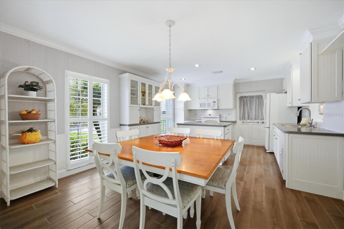 8 BERMUDA CIRCLE — photo 11 of 65