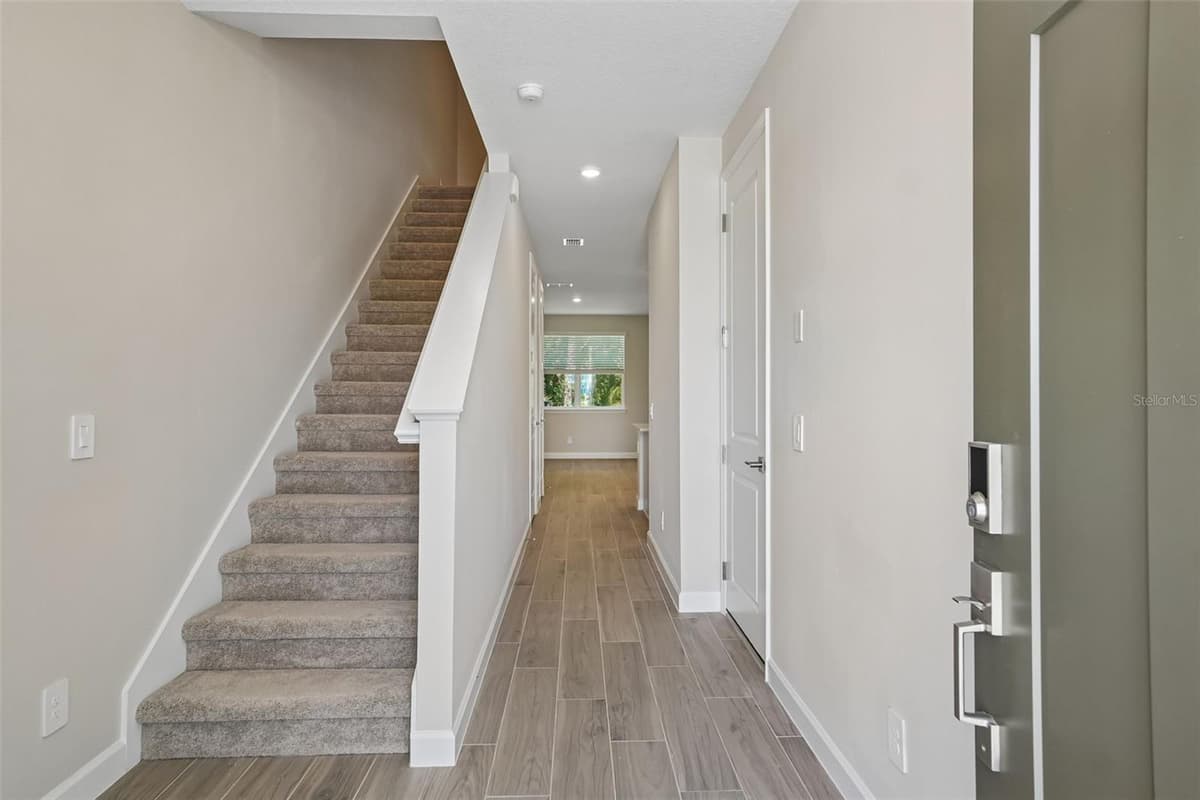 7328 DEER VALLEY CIRCLE — photo 2 of 28