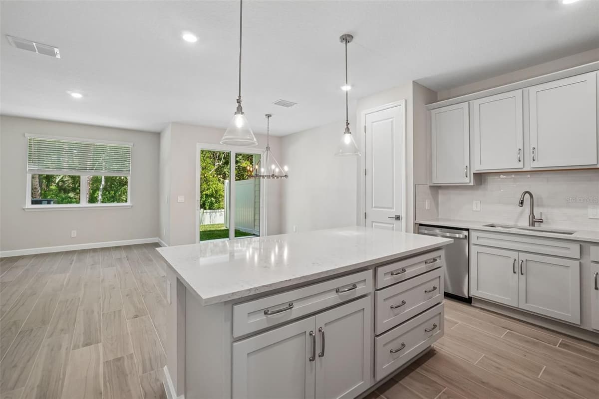 7328 DEER VALLEY CIRCLE — photo 9 of 28