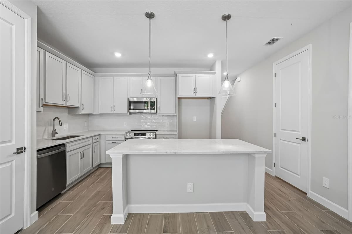 7328 DEER VALLEY CIRCLE — photo 6 of 28