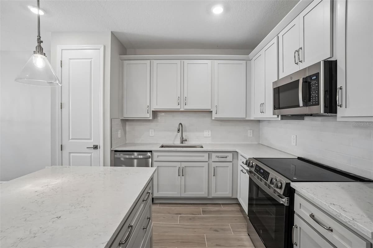7328 DEER VALLEY CIRCLE — photo 11 of 28