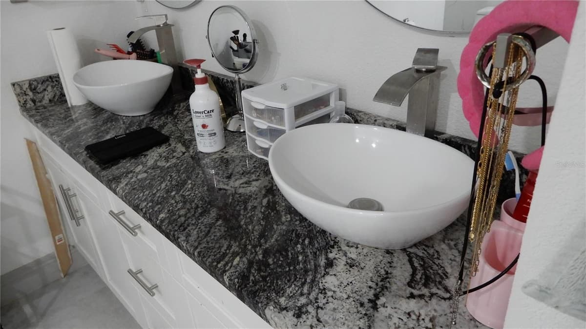 3504 CONNON DRIVE — photo 18 of 34