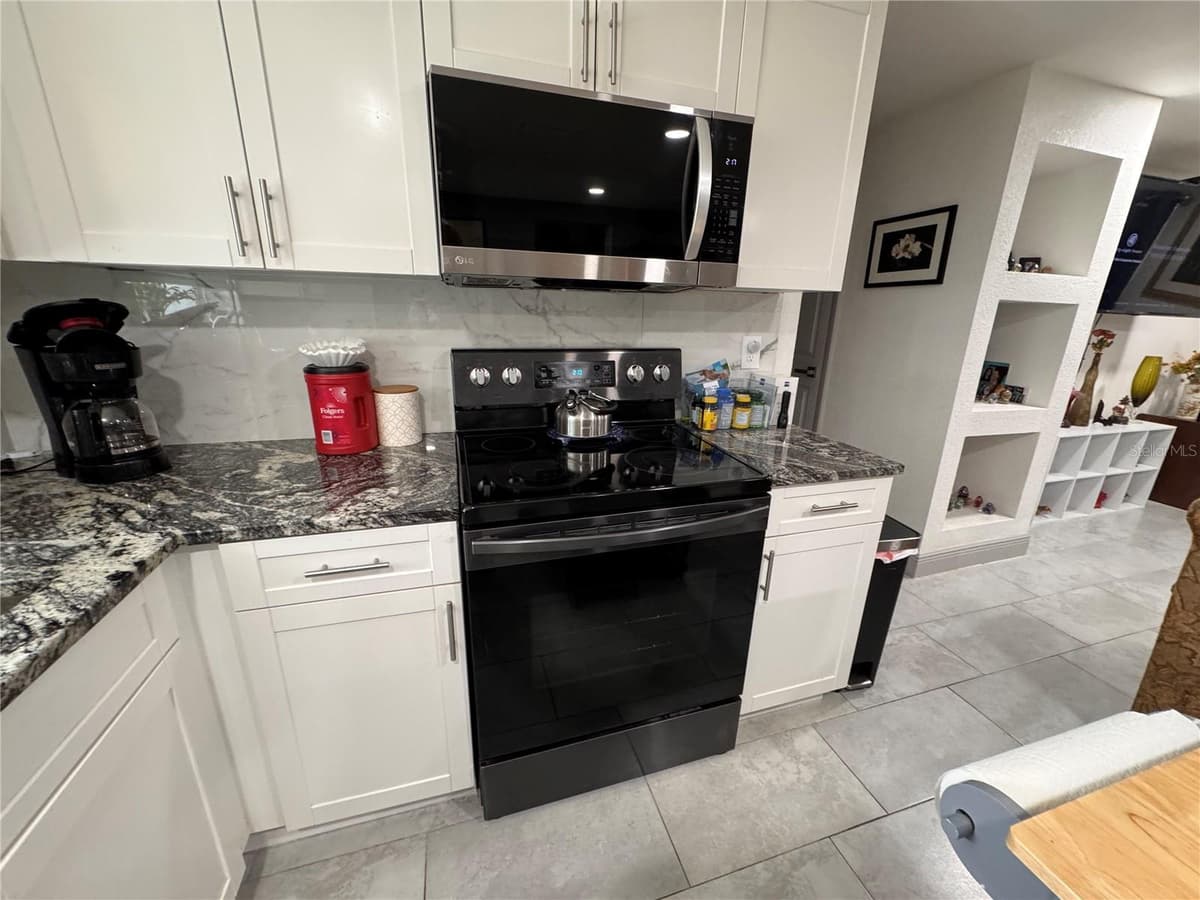 3504 CONNON DRIVE — photo 13 of 34