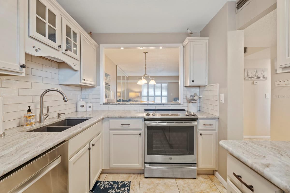 4153 ATLANTIC AVENUE — photo 10 of 42