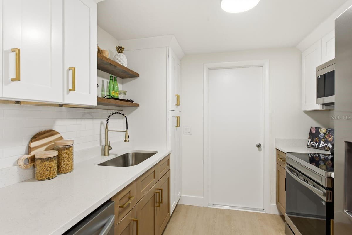 6241 MAPLEWOOD DRIVE — photo 8 of 24