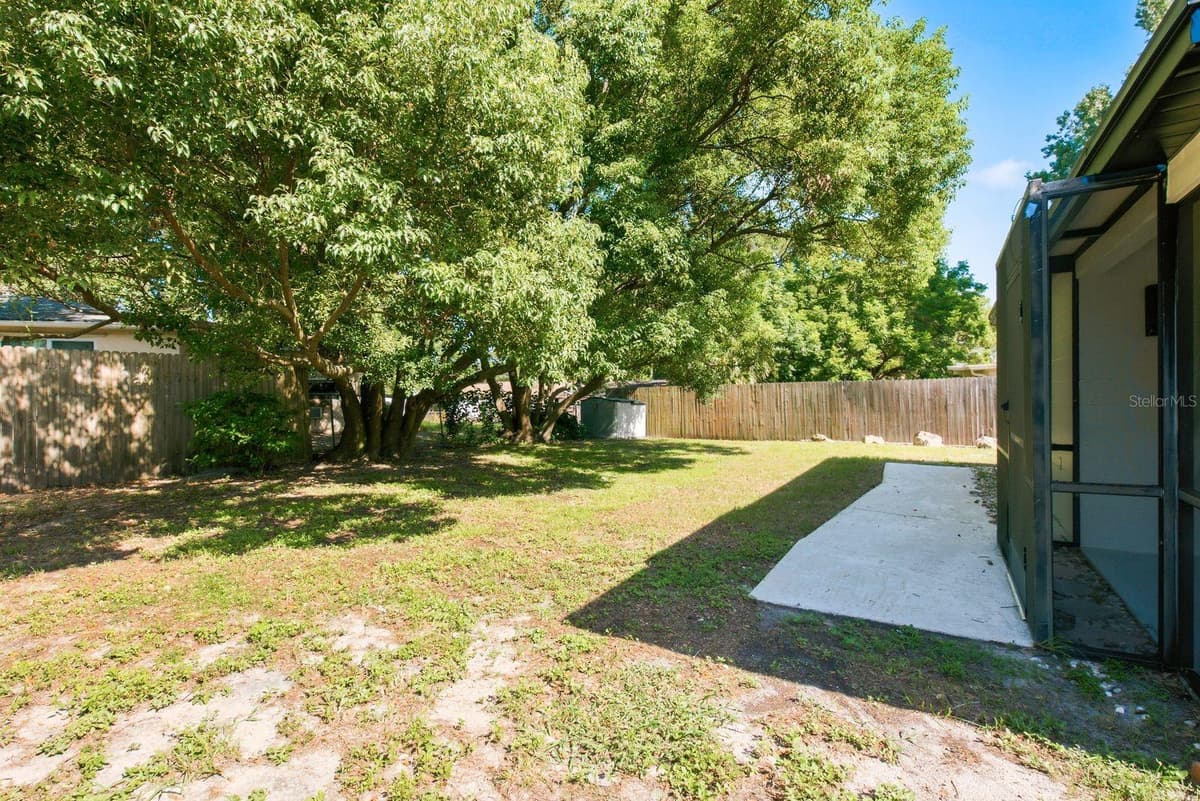 6241 MAPLEWOOD DRIVE — photo 20 of 24
