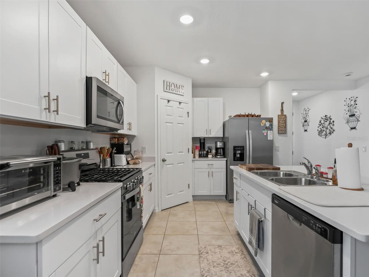 4732 JASMINE CIRCLE — photo 14 of 55