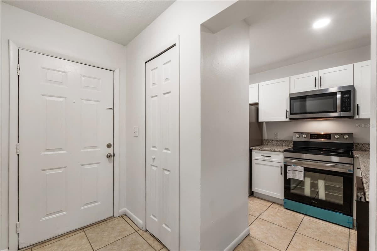 5219 VIA HACIENDA CIRCLE — photo 8 of 25