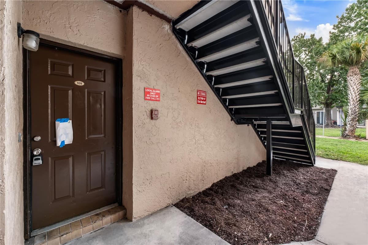 5219 VIA HACIENDA CIRCLE — photo 4 of 25