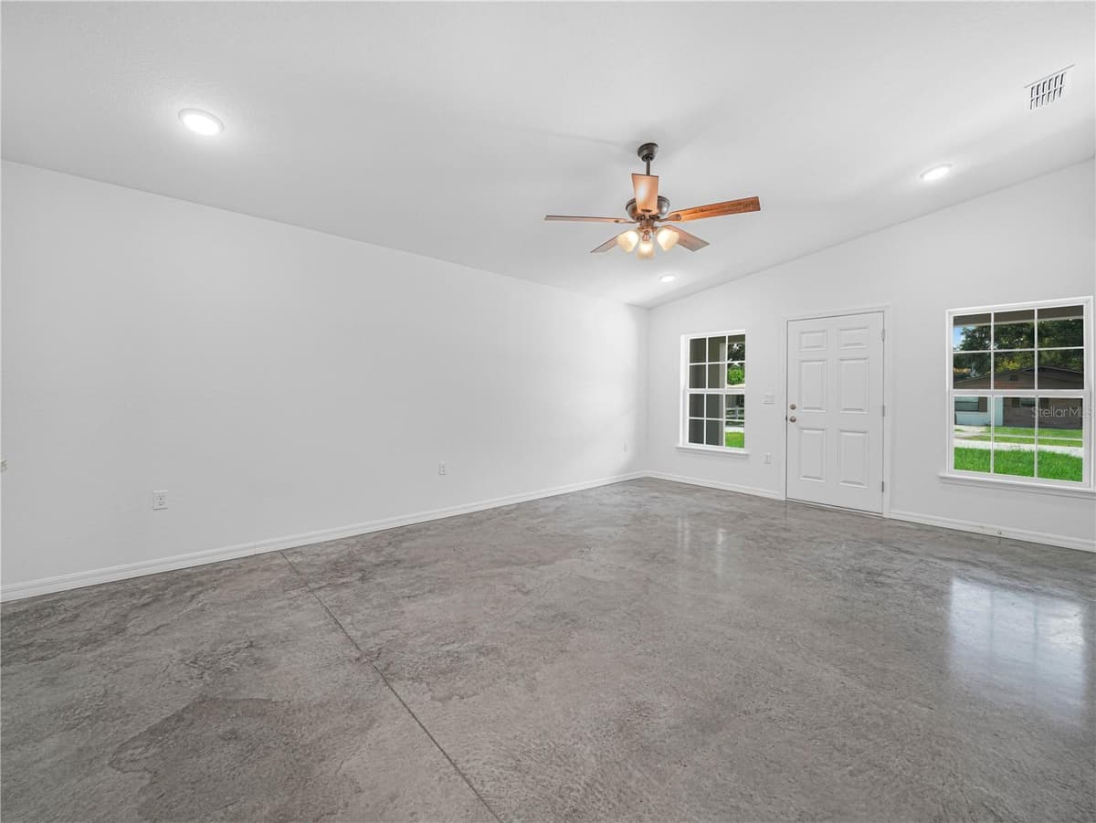 118 HIGHLAND AVENUE — photo 3 of 19