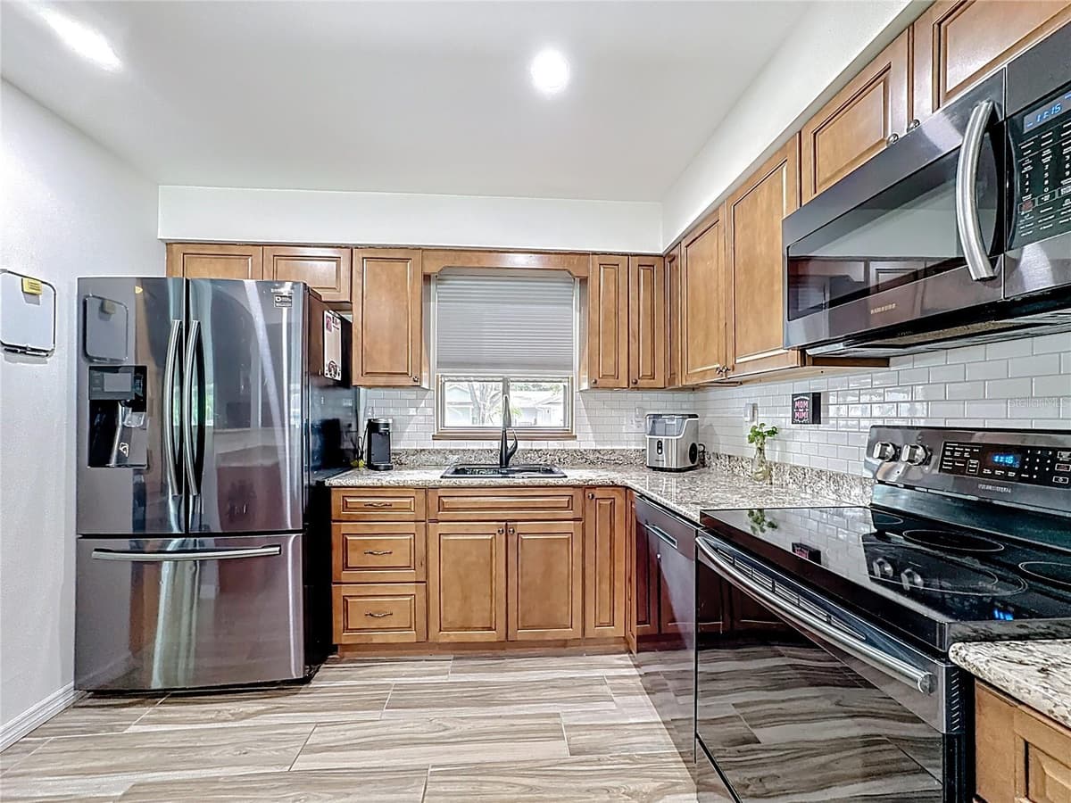 4702 HOPESPRING DRIVE — photo 11 of 25