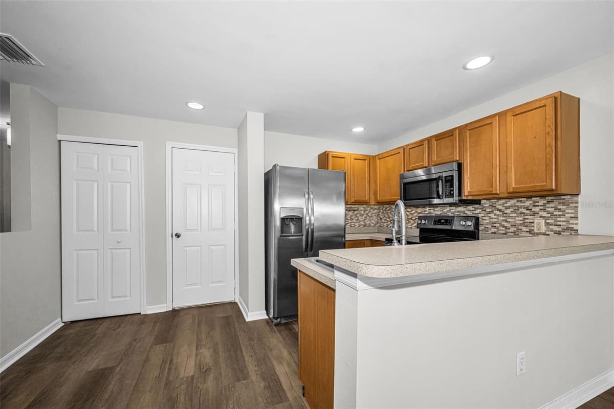 8013 SUTTON TERRACE LANE — photo 8 of 38